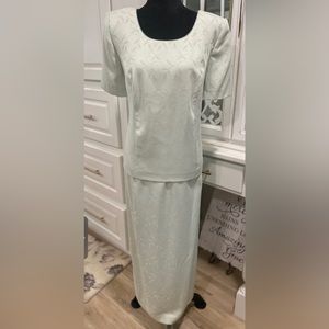 181.  GEMINI II DESIGNS INC FORMAL DRESS LINED BEADED NECKLINE LIGHT GREEN sz 16